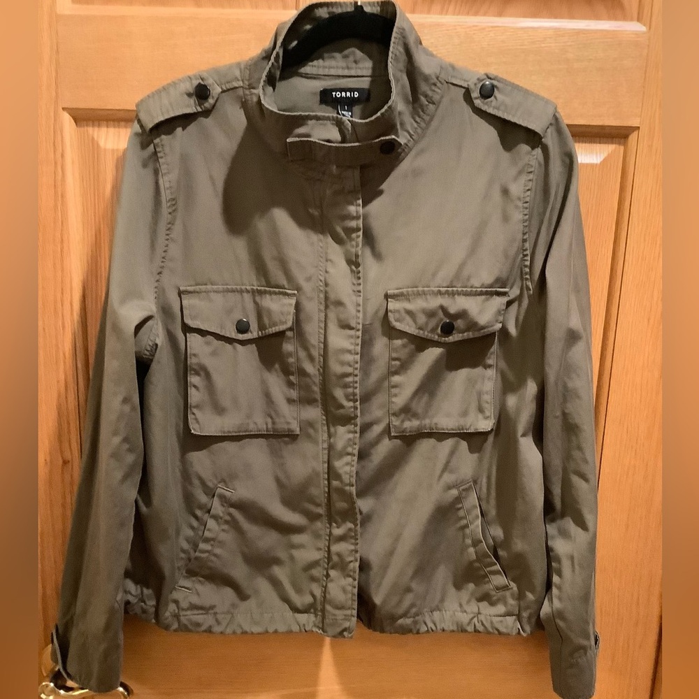 Women’s Torrid Army Green Olive Utility Lightweight Jacket Size 1X EUC - Picture 4 of 13